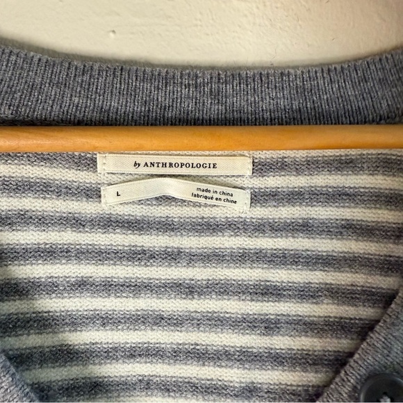 Anthropologie Serena Striped V-neck Gray
Sweater Size Large - Picture 4 of 6